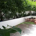 Spacious Family Garden *