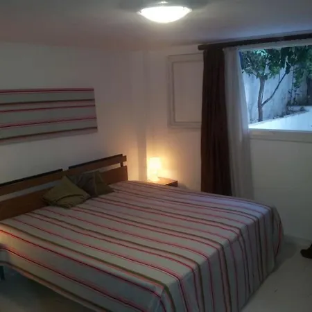 Spacious Family Garden Daire