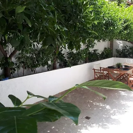 Spacious Family Garden *