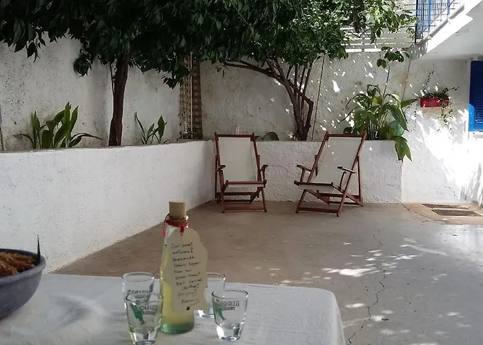 Spacious Family Garden Apartment *