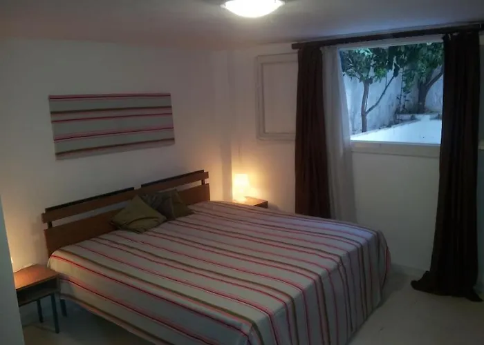 Spacious Family Garden Apartman