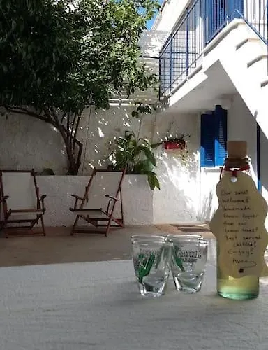 Spacious Family Garden Apartment *