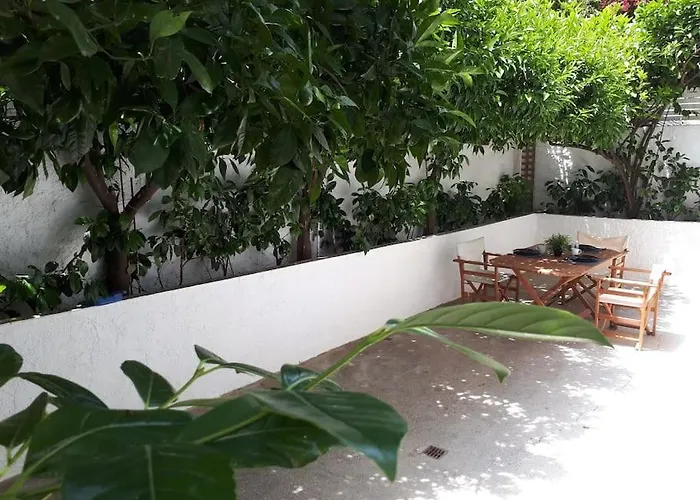 Spacious Family Garden *